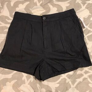 High waist pleated black shorts